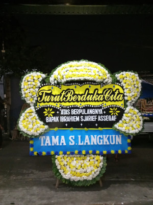 Papan Bunga Duka di Titipapan